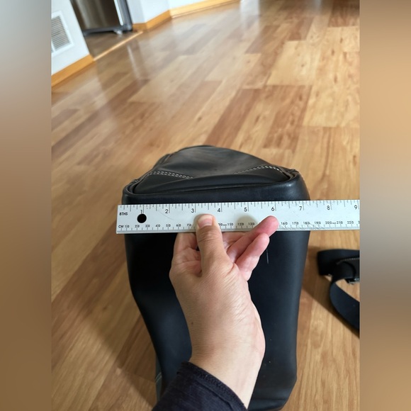 Duluth Trading Sportmans Black Leather Tote - Picture 10 of 16